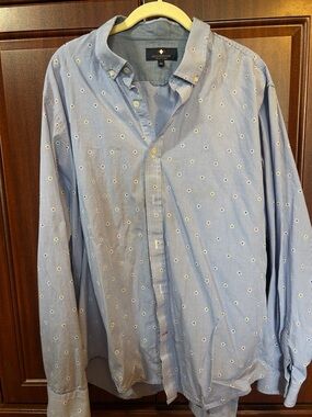 Vineyard Vines Pale Blue Button-Down Shirt with Micro Floral Dots